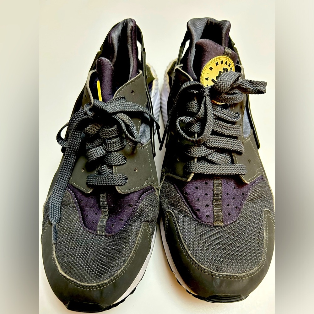 Nike Air Huaraches Size 11 Gray Sneakers